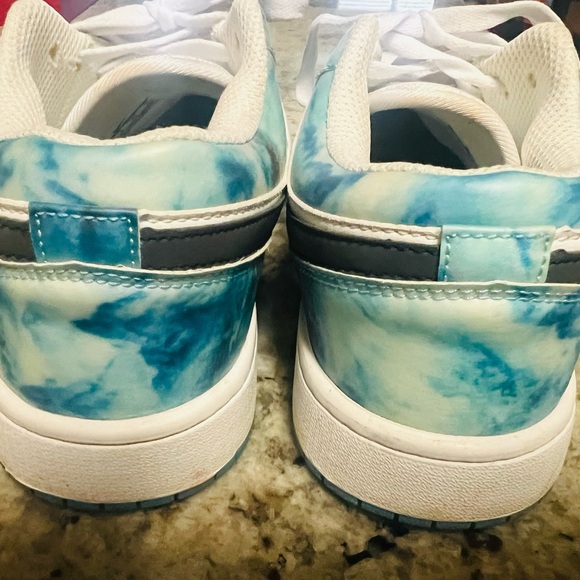 Nike Women's Sneakers - White and Blue - Picture 4 of 6